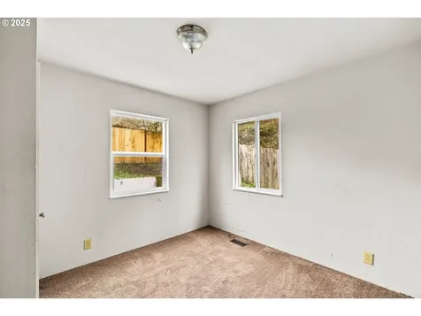 1389 NE Brooklyn Avenue Roseburg OR 97470
