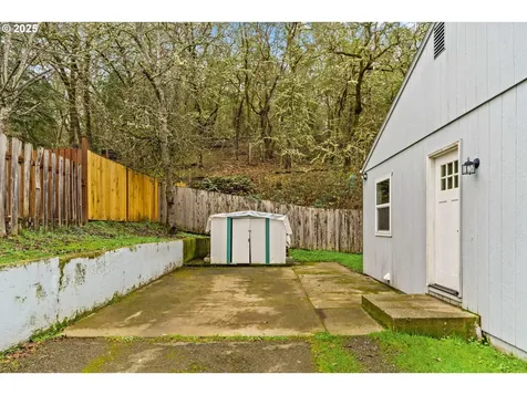 1389 NE Brooklyn Avenue Roseburg OR 97470