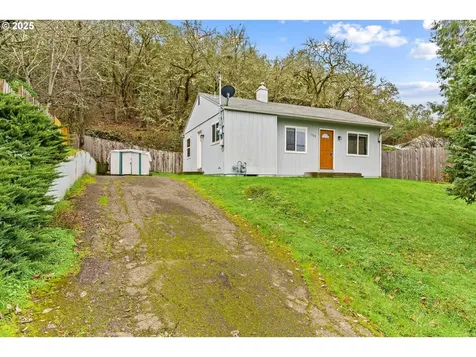 1389 NE Brooklyn Avenue Roseburg OR 97470