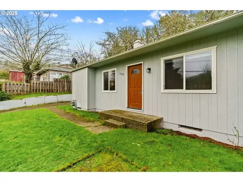 1389 NE Brooklyn Avenue Roseburg OR 97470