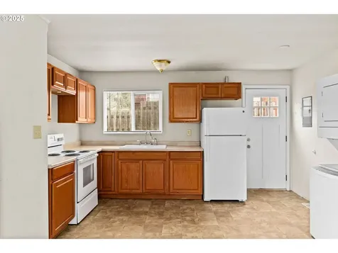 1389 NE Brooklyn Avenue Roseburg OR 97470