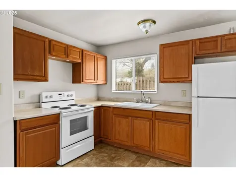 1389 NE Brooklyn Avenue Roseburg OR 97470