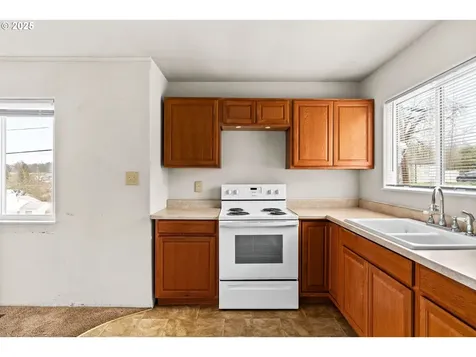 1389 NE Brooklyn Avenue Roseburg OR 97470