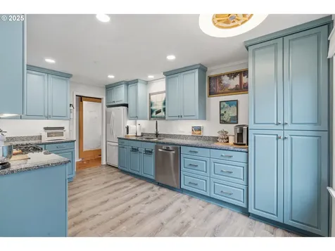 585 Madrona Avenue S Salem OR 97302