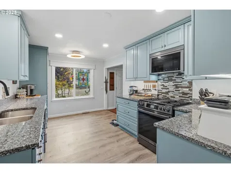 585 Madrona Avenue S Salem OR 97302