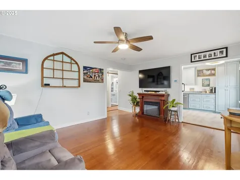 585 Madrona Avenue S Salem OR 97302