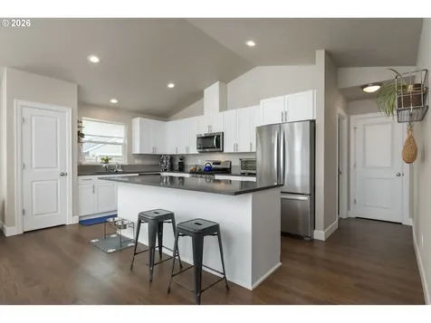 450 NE Oak Court Redmond OR 97756