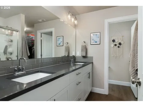450 NE Oak Court Redmond OR 97756