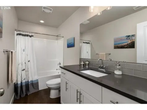 450 NE Oak Court Redmond OR 97756