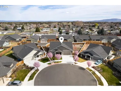 450 NE Oak Court Redmond OR 97756
