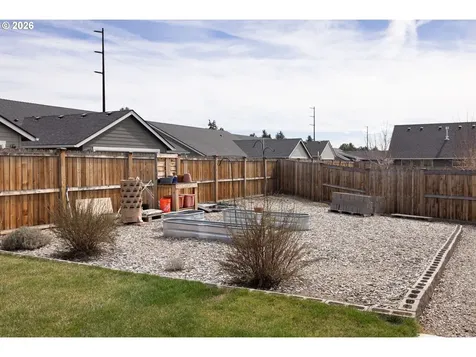 450 NE Oak Court Redmond OR 97756