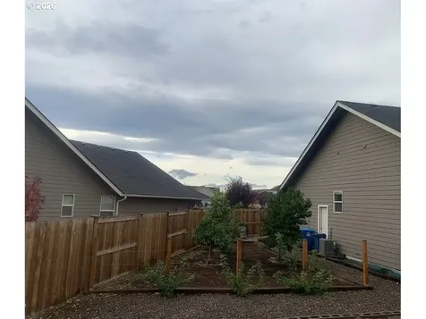 450 NE Oak Court Redmond OR 97756