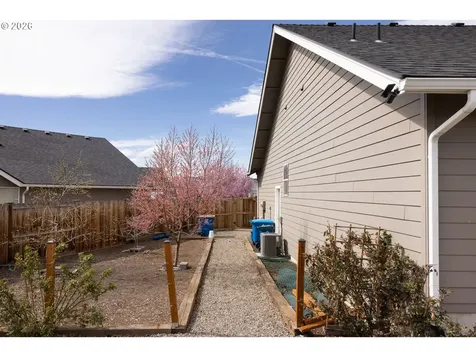 450 NE Oak Court Redmond OR 97756