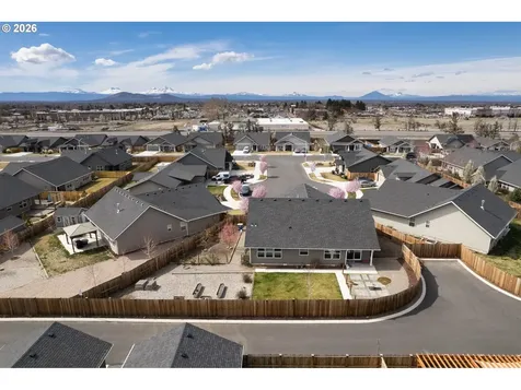 450 NE Oak Court Redmond OR 97756