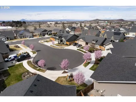 450 NE Oak Court Redmond OR 97756