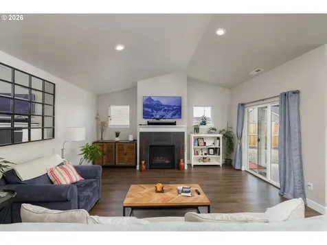 450 NE Oak Court Redmond OR 97756