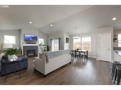 450 NE Oak Court Redmond OR 97756