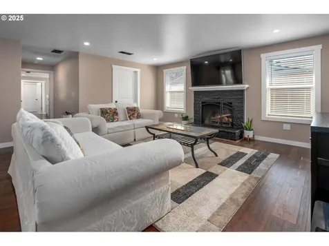 1760 Leon Drive Forest Grove OR 97116