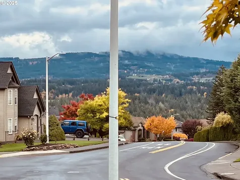 3933 NW Sierra Drive Camas WA 98607