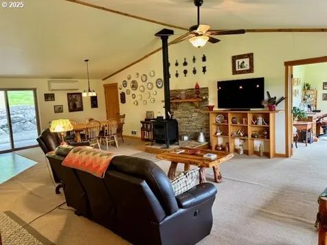 161 Whitney Court Umpqua OR 97486
