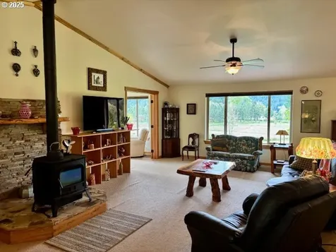 161 Whitney Court Umpqua OR 97486