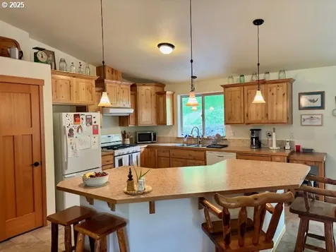 161 Whitney Court Umpqua OR 97486
