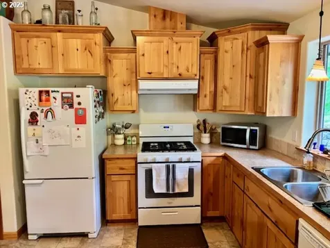 161 Whitney Court Umpqua OR 97486