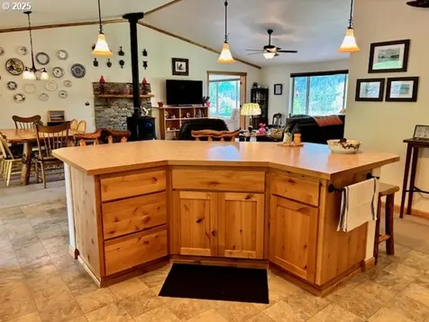 161 Whitney Court Umpqua OR 97486