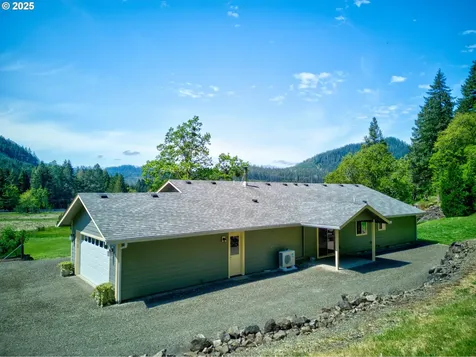 161 Whitney Court Umpqua OR 97486