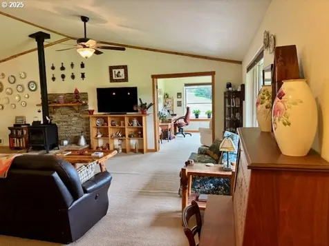 161 Whitney Court Umpqua OR 97486