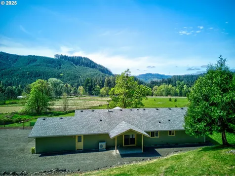161 Whitney Court Umpqua OR 97486