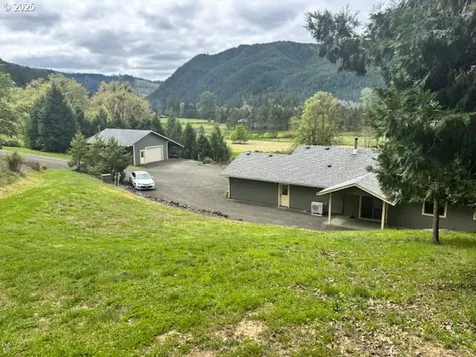 161 Whitney Court Umpqua OR 97486