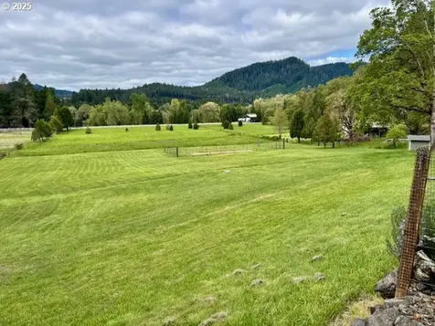 161 Whitney Court Umpqua OR 97486