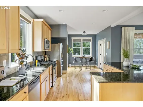 7491 SW 48th Avenue Portland OR 97219