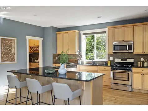 7491 SW 48th Avenue Portland OR 97219
