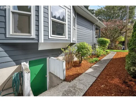 1225 NE Webster Street Portland OR 97211