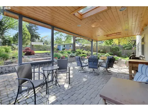 1925 Coventry Way Eugene OR 97405