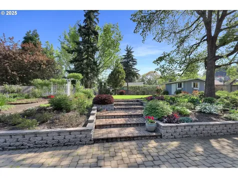 1925 Coventry Way Eugene OR 97405
