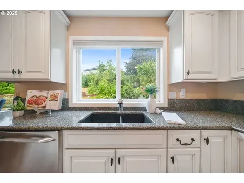 3269 NW Silktassel Drive Corvallis OR 97330