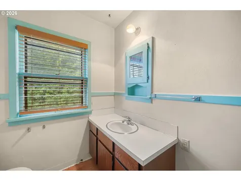 4635 4637 N Congress Avenue Portland OR 97217