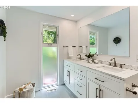 14460 NW Oakhills Drive Beaverton OR 97006