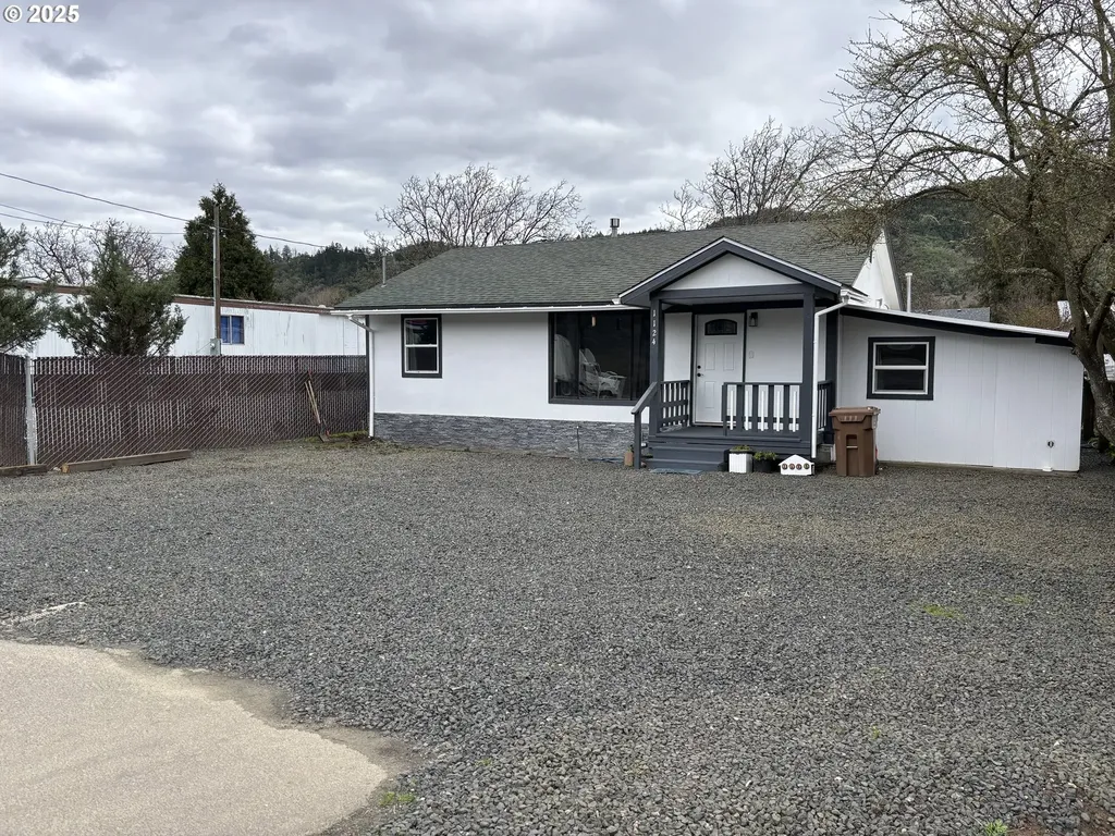 1124 N Old Pacific Highway Myrtle Creek OR 97457