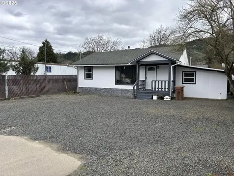 1124 N Old Pacific Highway Myrtle Creek OR 97457