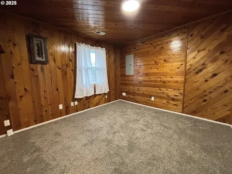 1124 N Old Pacific Highway Myrtle Creek OR 97457