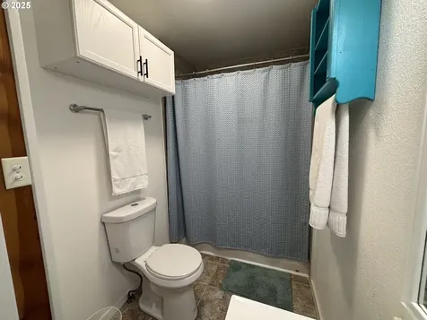 1124 N Old Pacific Highway Myrtle Creek OR 97457