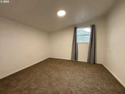 1124 N Old Pacific Highway Myrtle Creek OR 97457