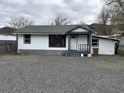 1124 N Old Pacific Highway Myrtle Creek OR 97457