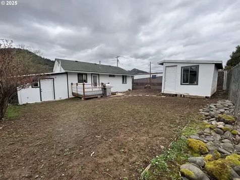 1124 N Old Pacific Highway Myrtle Creek OR 97457