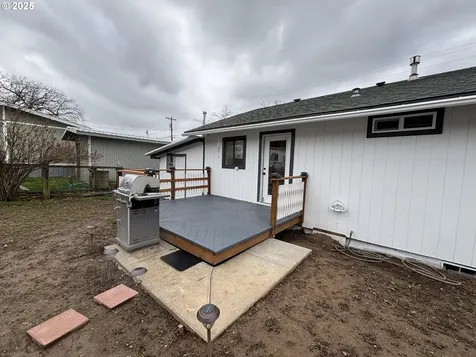1124 N Old Pacific Highway Myrtle Creek OR 97457