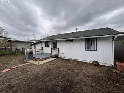 1124 N Old Pacific Highway Myrtle Creek OR 97457